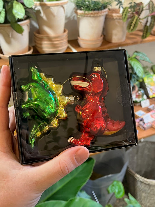 Kerstbal: t-rex & stegosaurus